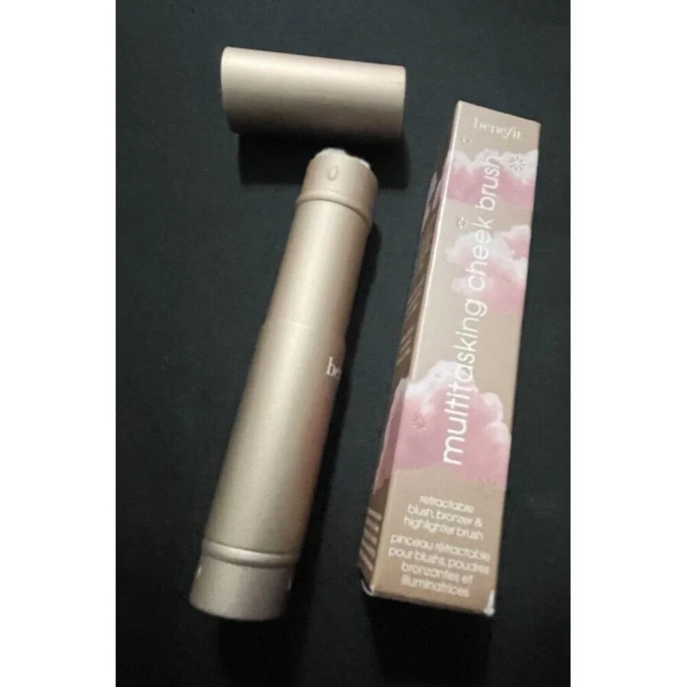 NIB Benefit Cosmetics Multitasking Retractable Cheek Brush